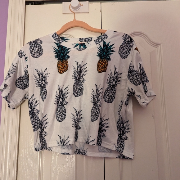 ROMWE Tops - Pineapple Crop Top M